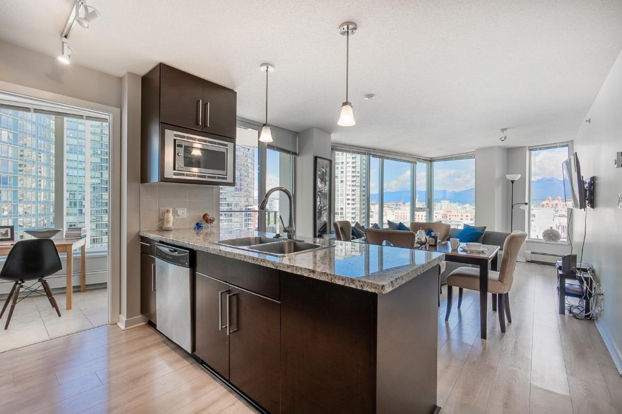 Stunning 2 Bedroom Condo With Downtown Views!!! Vancouver Exterior photo