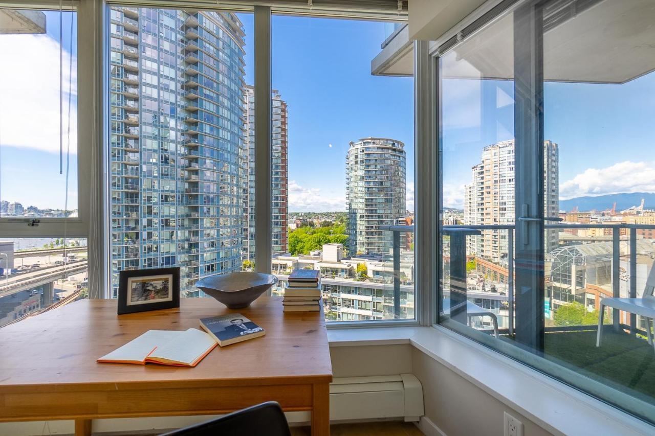 Stunning 2 Bedroom Condo With Downtown Views!!! Vancouver Exterior photo